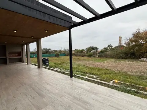 Casa 4 ambientes con 3 baños