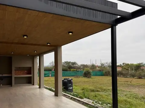Casa en Venta con 4 cocheras