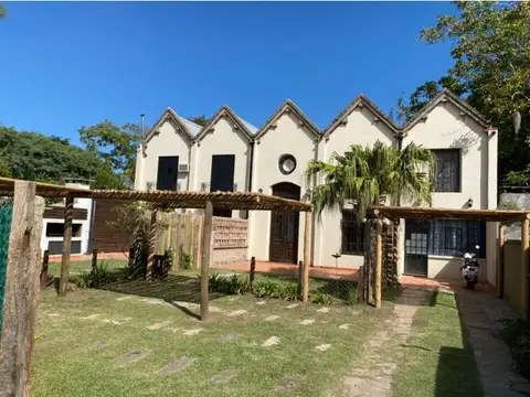 Hermosa casa interna de un dormitorio,  con cochera y patio verde, ubicada en Mazza 3729, dentr...