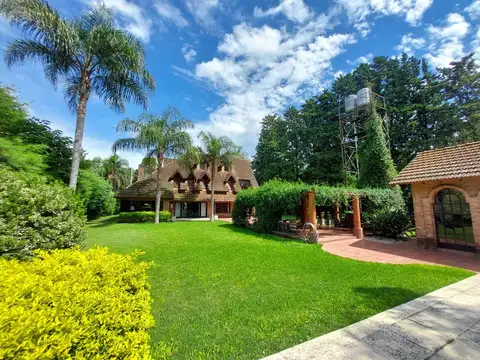 Villa Udaondo - Destacado chalet - LOTE  2751m2