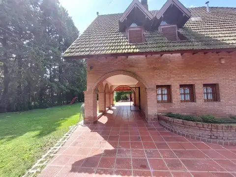 Casa en Venta con 6 cocheras