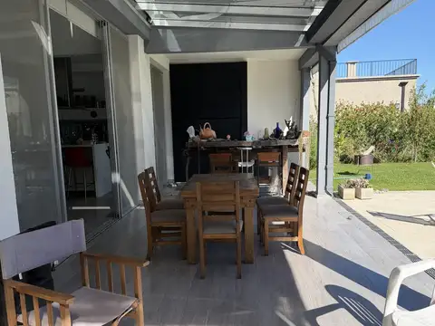 Casa en Venta con 8 cocheras