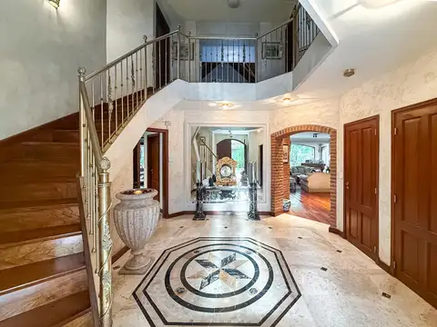 Casa en Venta con 4 cocheras