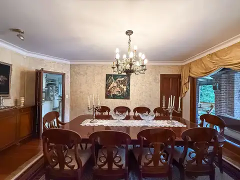 Casa 10 ambientes con 5 baños