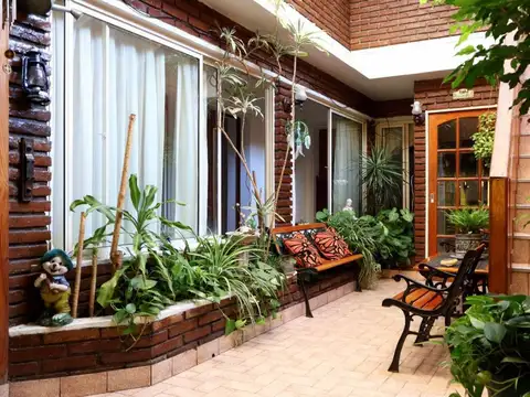 CASA 5 AMB VENTA DEVOTO COCHERA NO APTO CREDITO