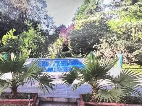 Casa en Venta con 3 cocheras