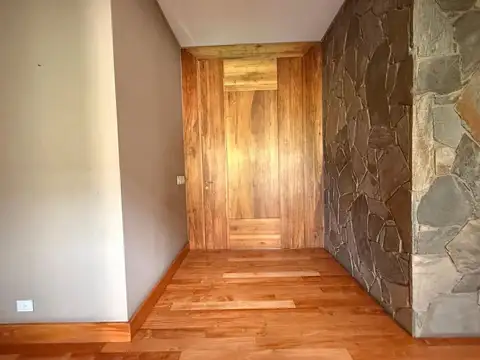 Casa 7 ambientes con 5 baños