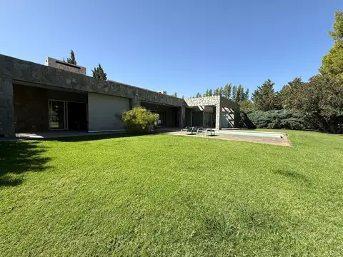 Casa en Alquiler de 4 dormitorios