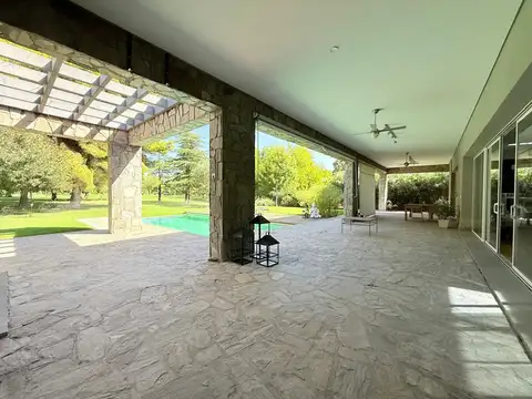 Casa en Alquiler en Buena Nueva, USD 7.000