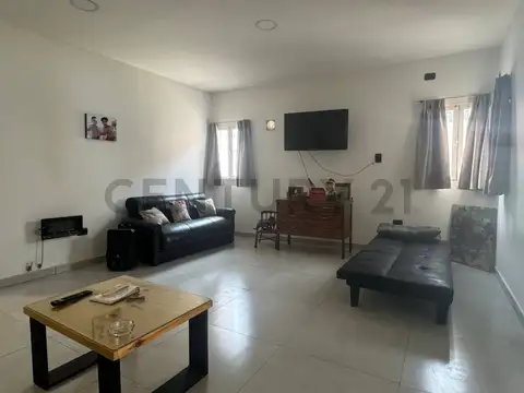 Tirasso 3700, Piso 0