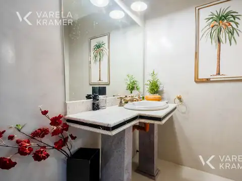 Casa en Venta con 3 cocheras