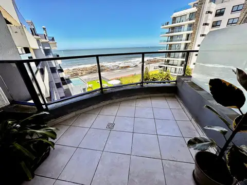 Apartamento en alquiler temporario c/ cochera en Península