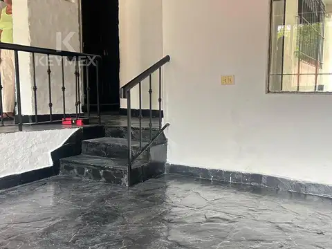 Casa en Venta con 4 cocheras