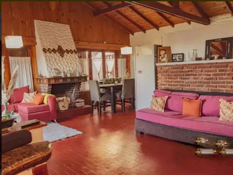 Casa 4 ambientes con 2 baños