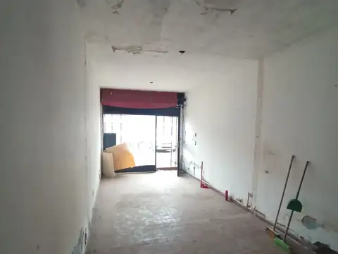 Local en venta de 27m2 con espacio guardacoche en Villa Tesei