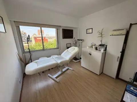 Oficina destinada a consultorio en Barrio Abasto