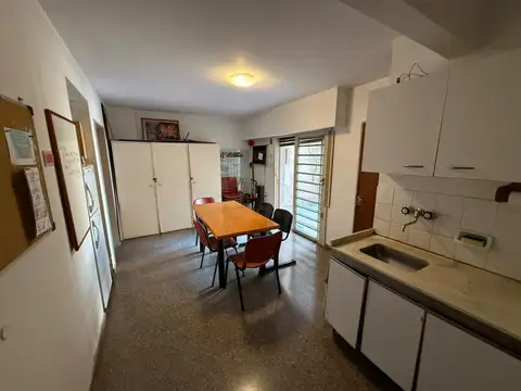 Oficina destinada a consultorio en Barrio Abasto