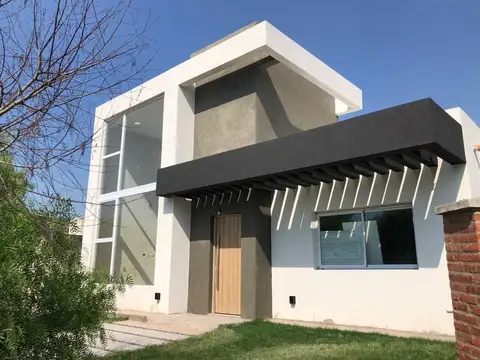 Venta de casa en una planta y lote interno - SANTA ELENA PILAR DEL ESTE