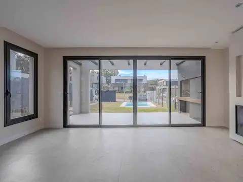 Casa 7 ambientes con 2 baños