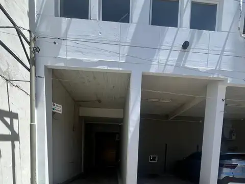 Oficina con cochera 48 entre  13 y 14