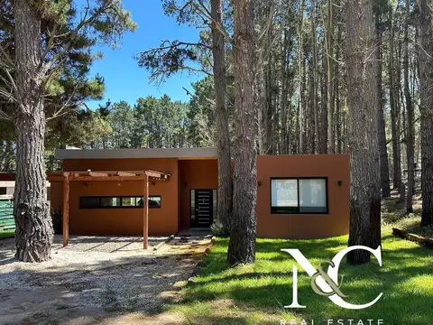 Casa 4 ambientes con 2 baños