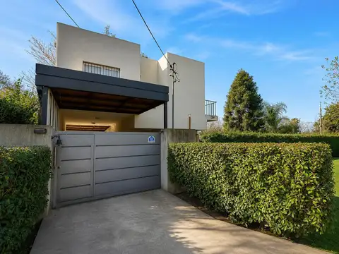 VENTA - Casa 4 dormitorios Roldan