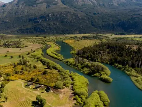 Chacra en Los Cipreses Patagonia para Viñedo-Lodge