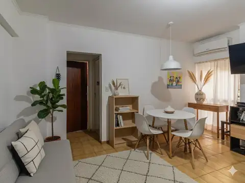 VENTA DEPARTAMENTO DE 2 AMBIENTES CON PATIO. COCHERA CUBIERTA. AV INDEPENDENCIA 2800. BALVANERA.