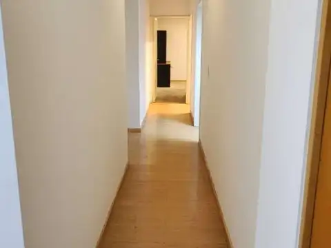 Oficina 7 ambientes con 2 baños