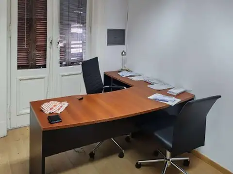 Impecable Oficina en venta / 4 despachos / Av de Mayo y 9 de Julio / Montserrat.