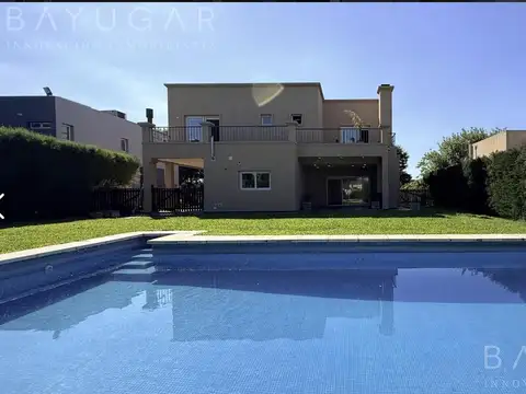 Casa en Alquiler con 5 cocheras