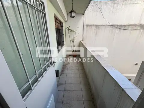 Depto Tipo Casa 2 ambientes con 1 baño