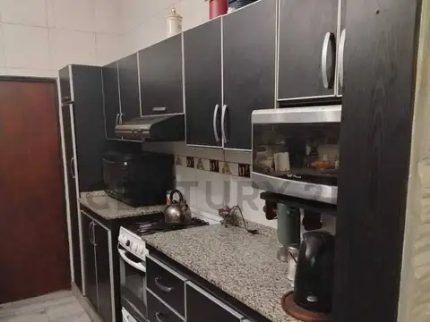 Casa 8 ambientes con 3 baños