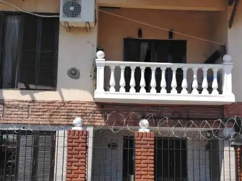 EN  VENTA IMPECABLE RESIDENCIA DE 8 AMBIENTES EN SAN MIGUEL-SUITE DE LUJO Y PILETA CLIMATIZADA