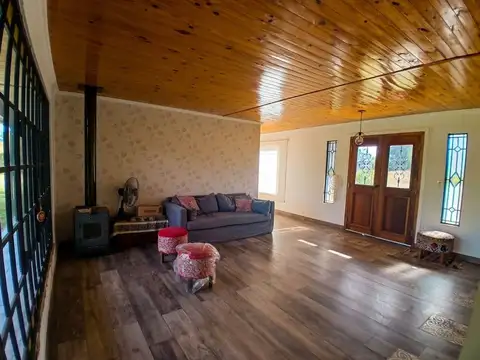 Casa 6 ambientes con 2 baños