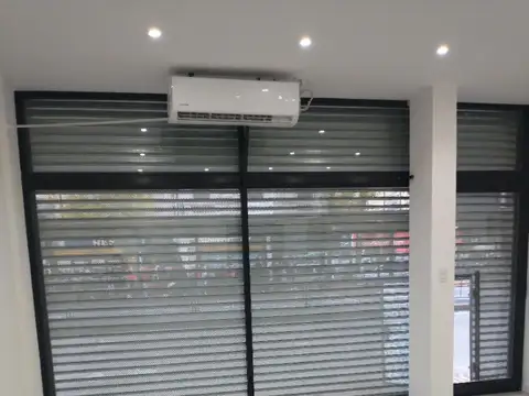 EXCELENTE LOCAL SOBRE AV. RIVADAVIA AL 7000