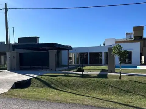 CASA EN VENTA A ESTRENAR EN FUNES 