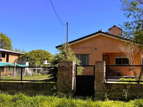 CASA EN VENTA - FRENTE AL ARROYO - B° EL PORTEZUELO - CALAMUCHITA - COD. (1202)