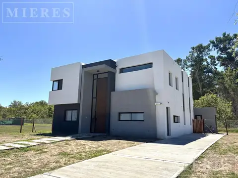 Casa en venta sobre lote interno Barrio Nativas Puertos, Escobar