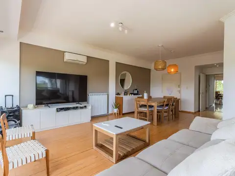 VENTA Departamento de tres dormitorios con cocheras en Fisherton
