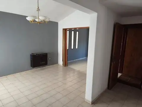 Casa en Venta con 4 cocheras