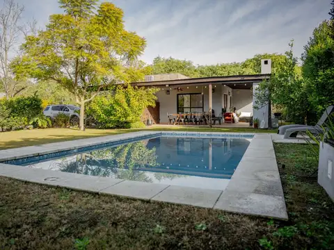 Casa 4 amb todo luz- jardin y piscina