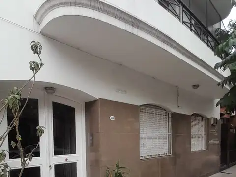 3 AMB PLANTA BAJA A LA CALLE CON PATIO DE 4.20 X 1.50