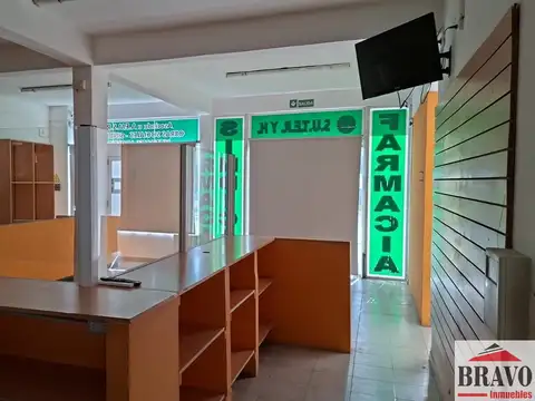 Paseo 105 e/ Av. 4 y 100