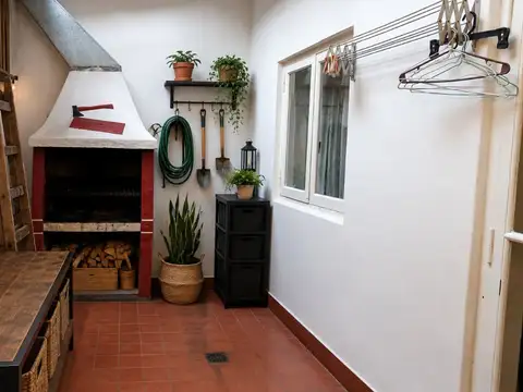PH 3 AMBIENTES AL FRENTE CON PATIO Y PARRILLA