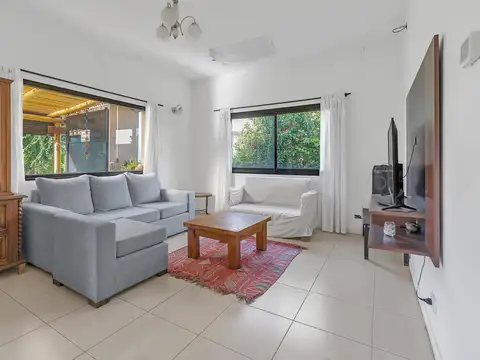 Casa 3 ambientes con 2 baños