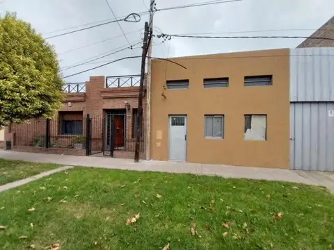 Casa 6 ambientes con 2 baños