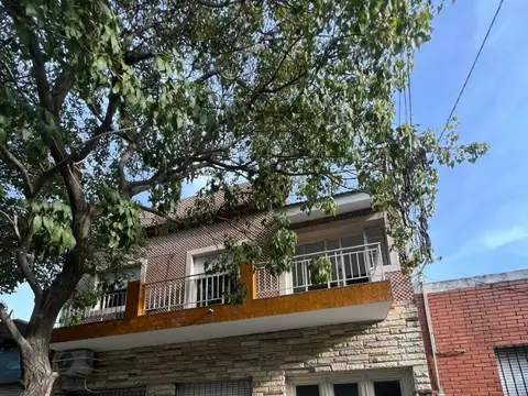 Venta de PH de 4 ambientes con terraza en Parque Avellaneda