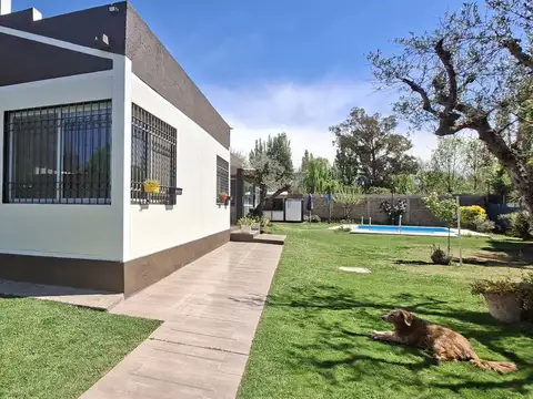 Casa en Venta con 2 cocheras