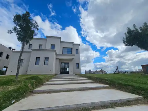 VENTA Lindisima Casa a Estrenar. Barrio RIBERAS Puerto